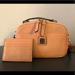 EUC Dooney & Bourke Belvedere Ambler in Apricot